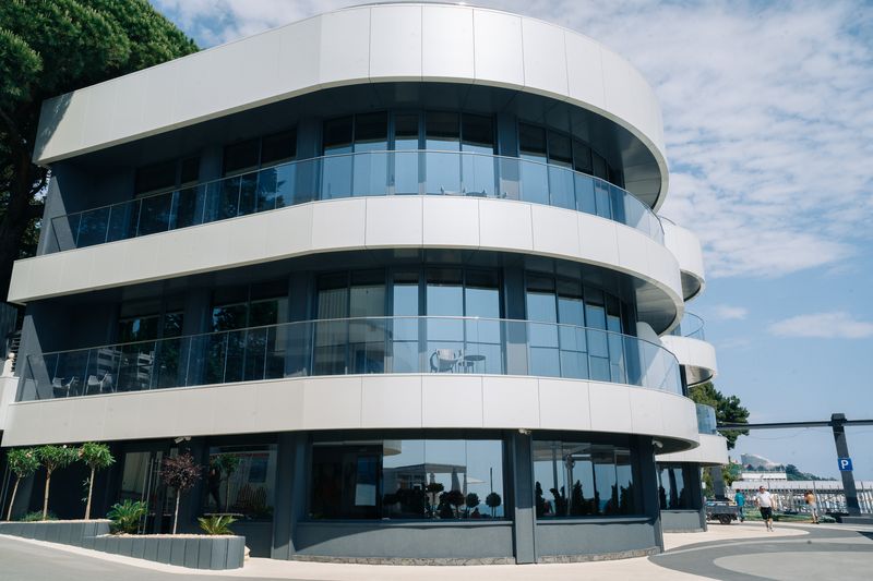 БЭСТКОМ — витражное остекление Посейдон Luciano Hotel SPA Sochi 2025