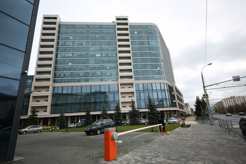Suvar Plaza ул. Спартаковская Казань — алюминиевые витражи на торговом фасаде