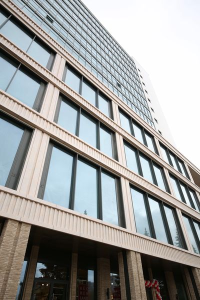 БЭСТКОМ — витражное остекление Suvar Plaza, алюминиевые профильные системы